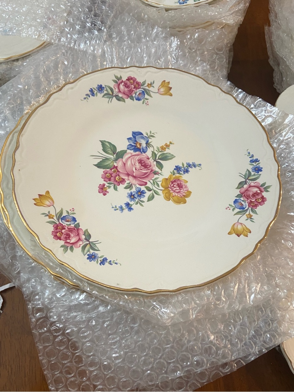 Scio Hazel Floral Scalloped Edge Dinner Plate
